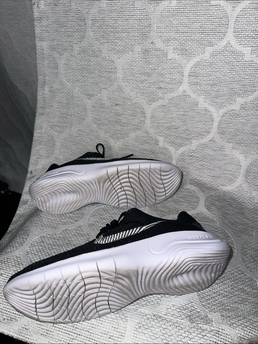 Nike Flex Experience Run 11 Black White Silver Running Shoes Women's Size 7.5 - Picture 7 of 8